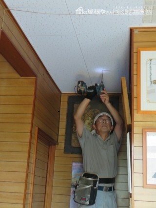 玄関天井工事3