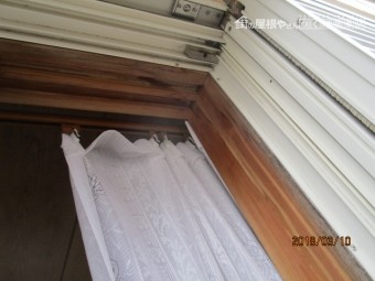 窓枠雨漏り