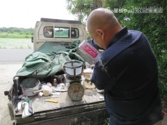塗料つくりの様子