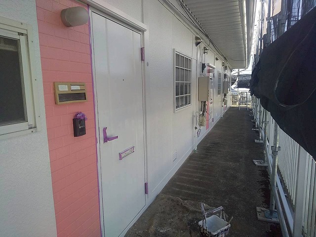 石岡市のアパート建物にて美観を取り戻すために実施した外壁塗装工事の仕上がり状況