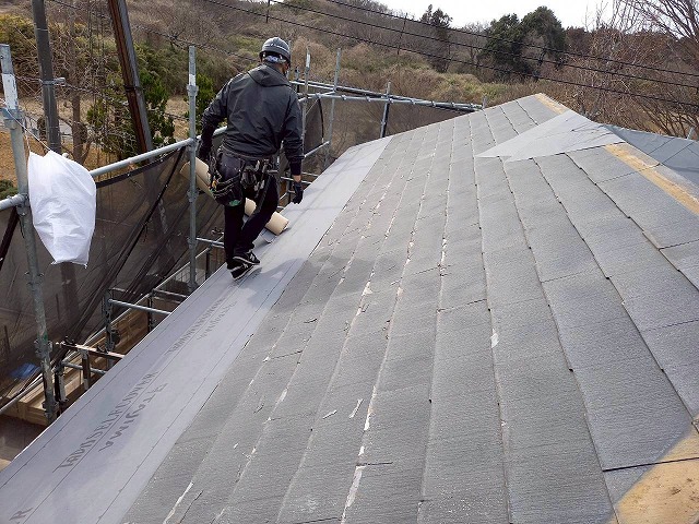 阿見町でパミール屋根の屋根工事、ルーフィング施工で防水性を向上