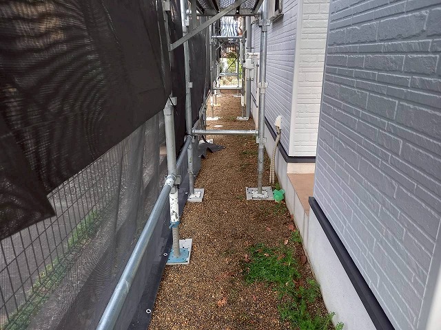 阿見町で屋外鉄部の塗装、換気フードや土台水切りの耐久性や美観を向上