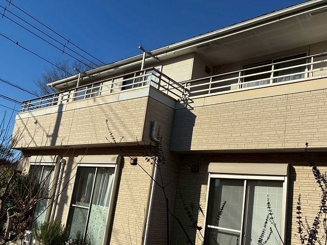 ベランダ防水の現場調査を実施している住宅の外観