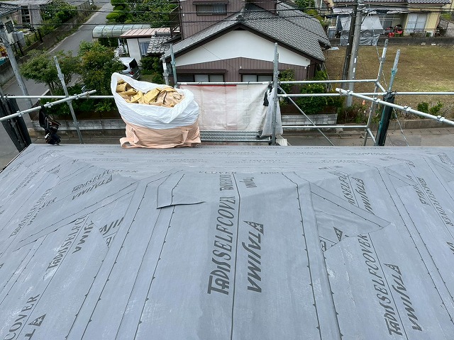 土浦市で屋根カバー工事、改質アスファルトルーフィングで防水性を強化