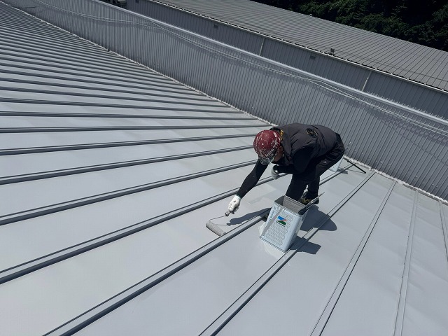 茨城町で瓦棒葺き屋根の劣化を解消した「エスケープレミアムルーフSi」による上塗り