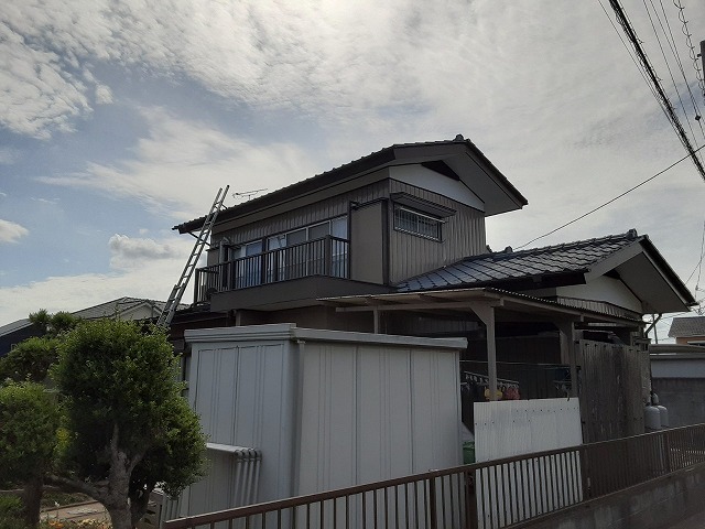 2階屋根に雨漏りがあった住宅の現場調査