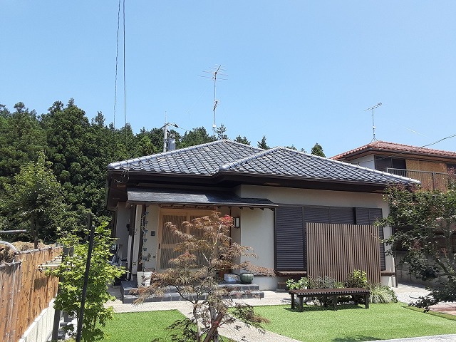 土浦市の平屋住宅にて棟瓦取り直し工事が完成、現場清掃の様子と仕上がり状況をご紹介