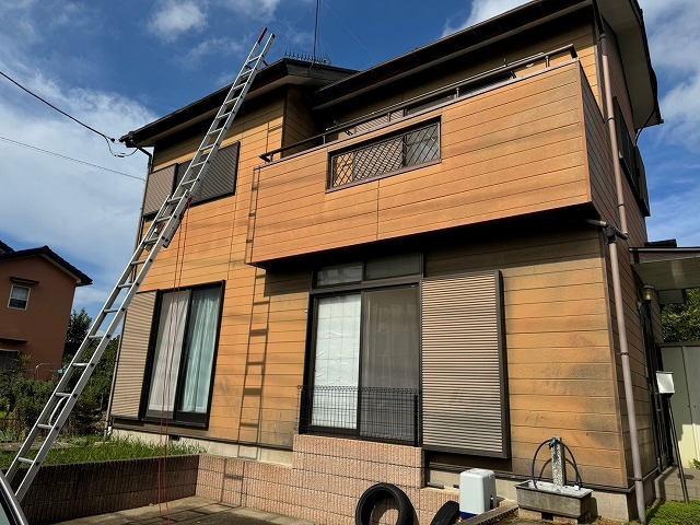 つくば市で空き家にしていた住宅の屋根点検、苔の繁殖による変色や雨漏りの形跡を確認