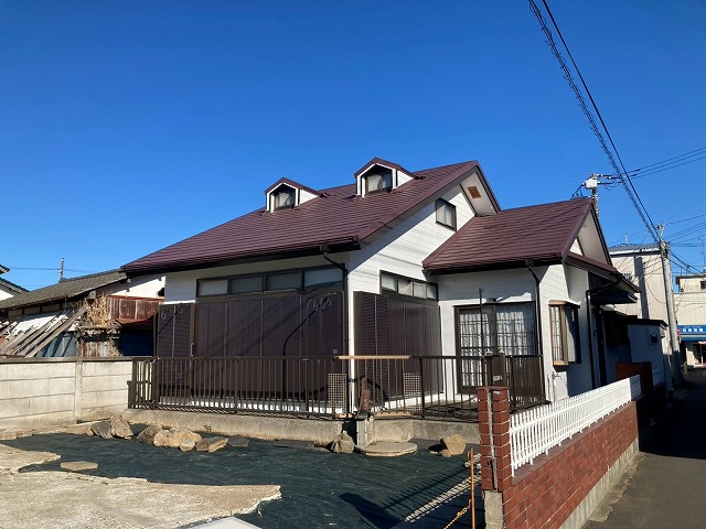 土浦市の住宅にて行ったスーパーガルテクトによる屋根カバー工法リフォーム完成仕上がり