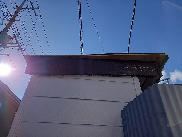 土浦市の勾配不足で激しく傷んだシャッターゲート屋根の葺き替え、下地つくり直し工程