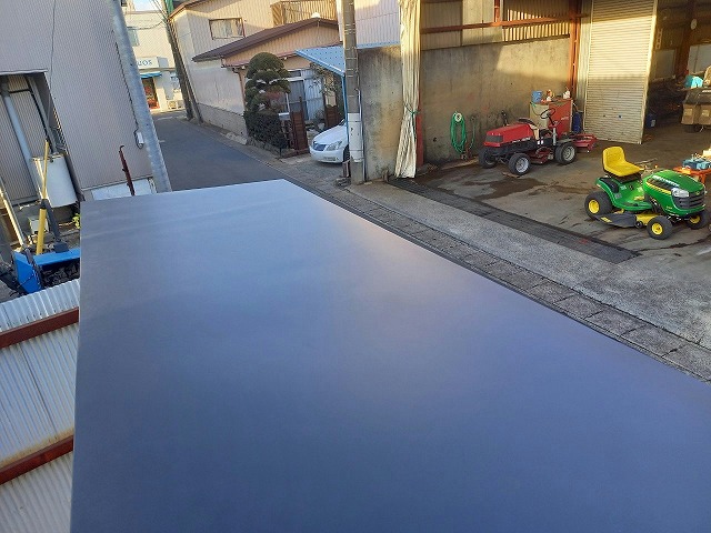 土浦市のシャッターゲートスレート屋根の葺き替え、ガルバリウム鋼板屋根の張り施工