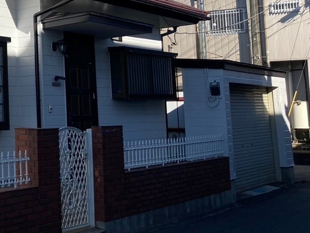 土浦市にて行ってきたシャッターゲートの屋根および外壁修理の完成後状況をご紹介