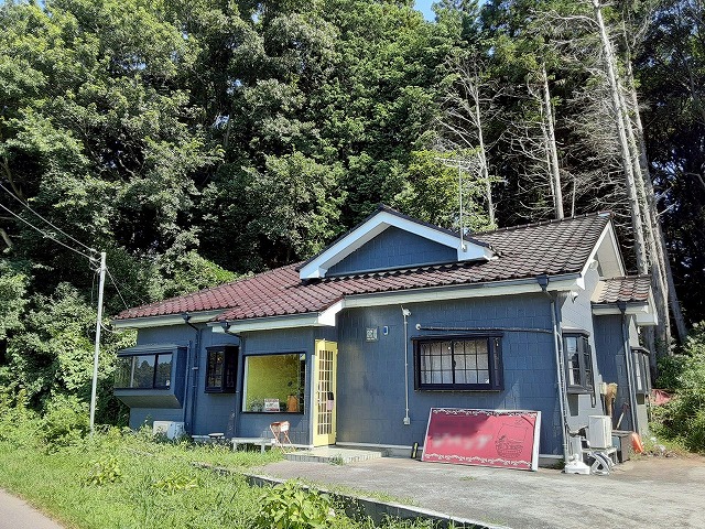 石岡市の店舗建物にて行ってきた一部屋根の葺き直し工事やその他補修工事の完成後状況