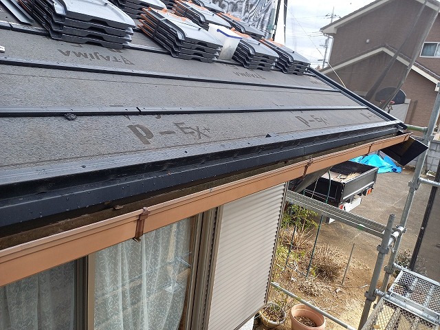 屋根葺き替え工事の本体葺き施工前状況