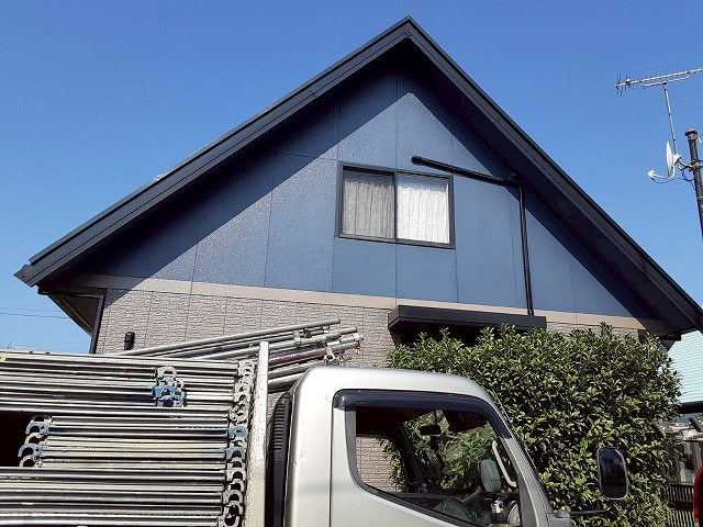 稲敷郡美浦村で急勾配の切妻屋根のトップライト撤去、カバー工事の足場設置