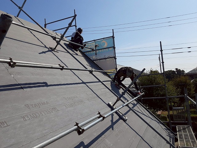 稲敷郡美浦村にて屋根の弱点となるケラバを守る「改修用ケラバ水切り」の取り付け