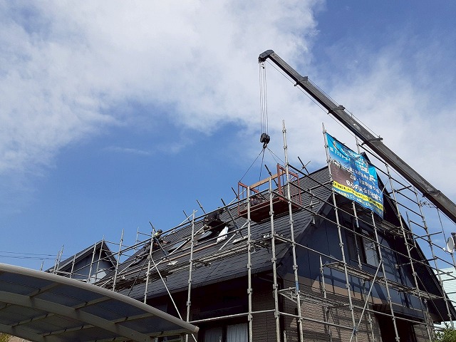 稲敷郡美浦村の屋根改修、超高耐久ガルバ「スーパーガルテクト」の搬入から施工開始まで