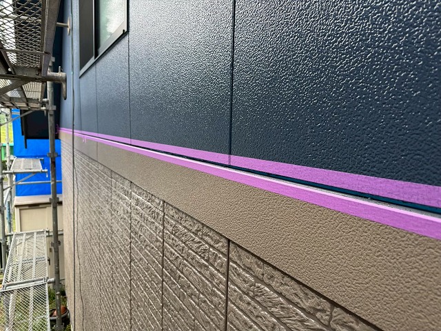 稲敷郡美浦村にてシーリング打ち替え前のマスキングテープ養生やプライマー塗布など