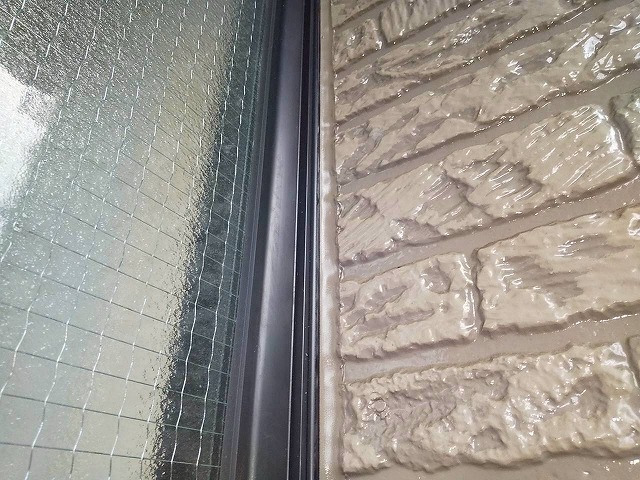 シーリング打ち替え工事の「オートンイクシード」を用いた打ち替えが完成