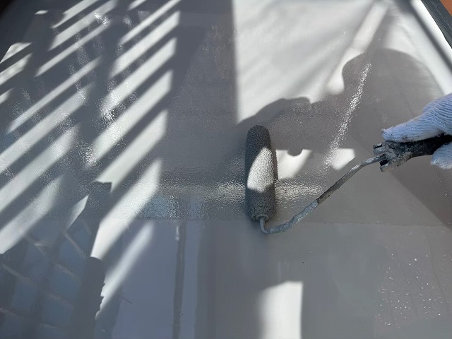 石岡市で住宅ベランダへのウレタン防水工事、トップコート仕上げで美観と耐久性を実現