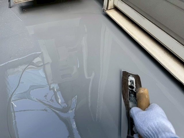 石岡市で防水性、耐久性に優れるウレタン塗膜防材「フローン11」を用いた防水層の構築