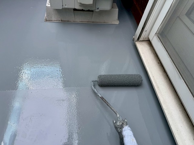 石岡市のウレタン塗膜防水、紫外線や摩擦から守る保護塗料「トップコート」による仕上げ