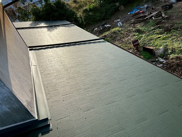 つくば市の下屋根葺き替え工事が完成、経年劣化が原因で発生した雨漏りを根本解決