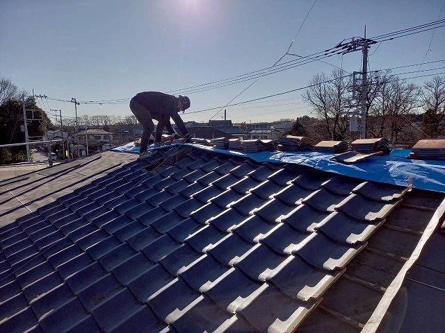 鉾田市にて既存瓦の撤去、ガイドライン工法で長期的な瓦屋根を再構築