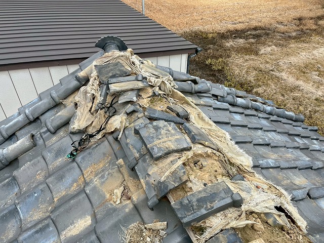 地震の影響で一部が崩れて雨漏りの原因となっていた既存棟部の様子