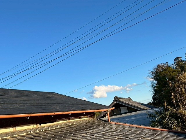 つくば市の倉庫建物で発生した雨漏りを根本改善するための屋根葺き替え工事の完成後状況