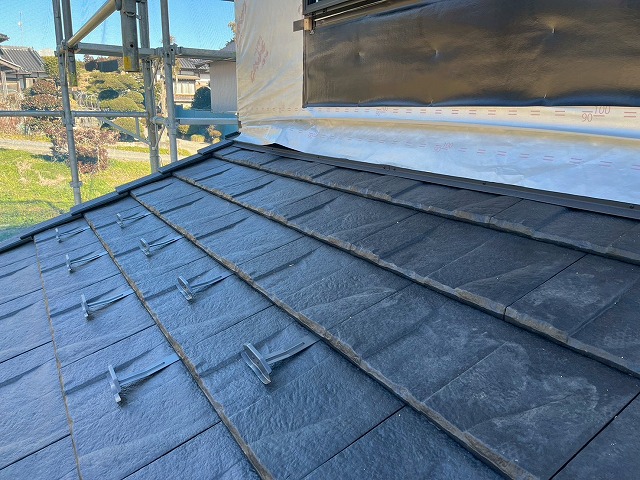 石岡市にて下屋根修理、雨押え役物の設置で壁取り合い部の防水性を強化