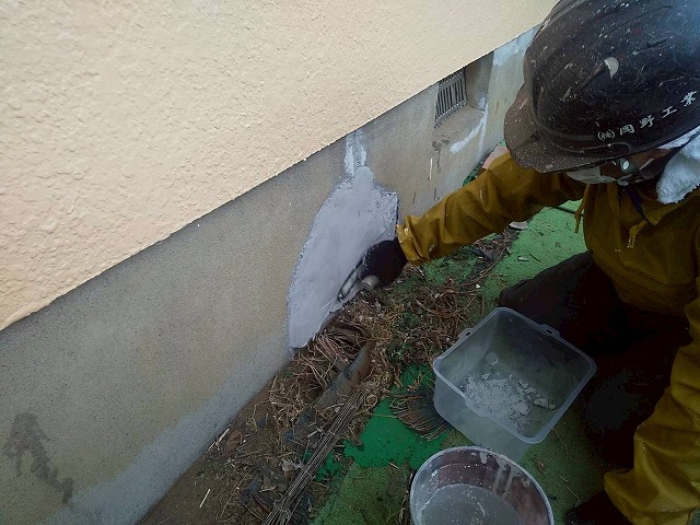 土浦市の住宅にて基礎の化粧モルタルに生じていたひび割れ補修で保護機能を回復
