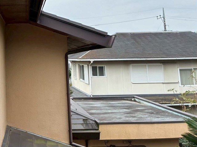 土浦市で劣化した陸屋根防水の調査、ウレタン塗膜防水による修繕工事が決定