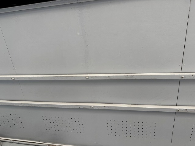 アパート外壁塗装工事の軒天ひび割れ補修が完了