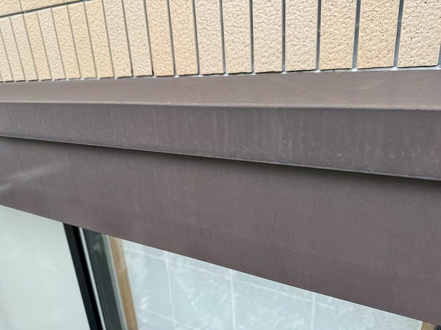 色あせが見られるシャッターボックスの状態