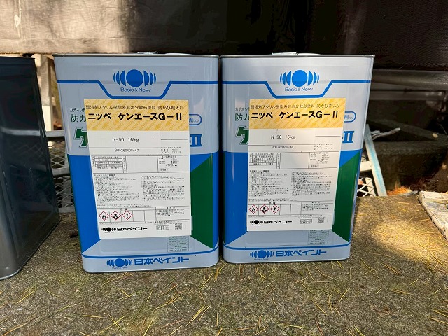 軒天塗装に使用する日本ペイントの塗料「ケンエースG-Ⅱ」