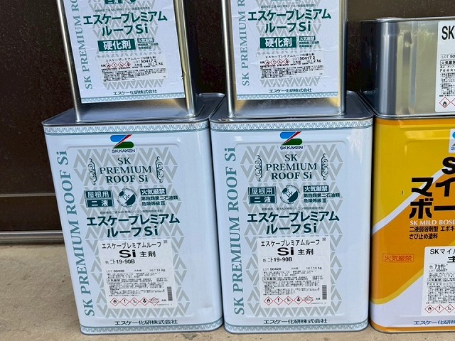 折板屋根塗装工事で使用する屋根用シリコン塗料のプレミアムルーフSi