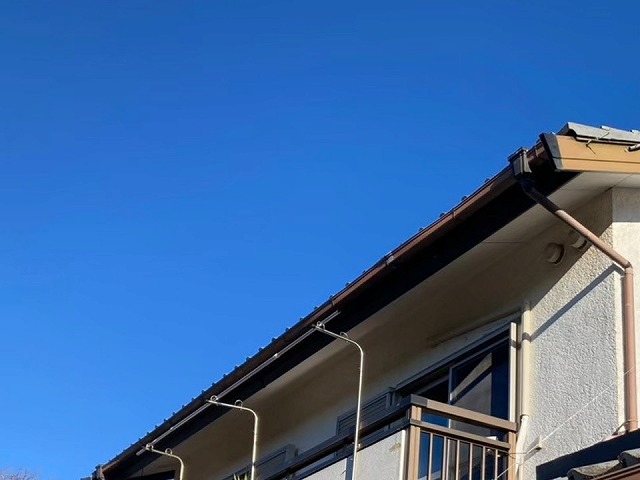 塩ビ製の軒樋に多くの劣化を確認した現場調査