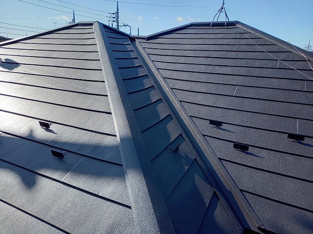 超高耐久ガルバ屋根「」スーパーガルテクトによる屋根カバー工事の完成後出来栄え