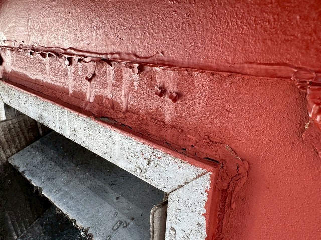 アパート外壁塗装工事の換気扇開口部まわりの劣化状況