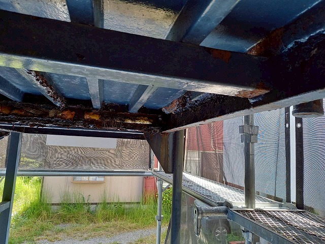 アパート外部鉄骨階段塗装工事の施工前状況