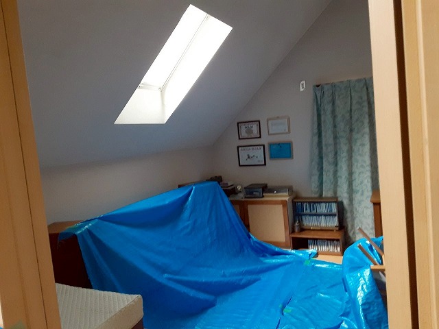 トップライト撤去工事の室内ブルーシート養生