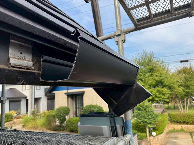 雨樋交換工事の軒樋のカット状況