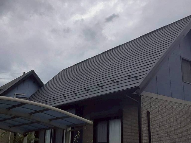 経年劣化による雨樋交換リフォームが完成した住宅の外観