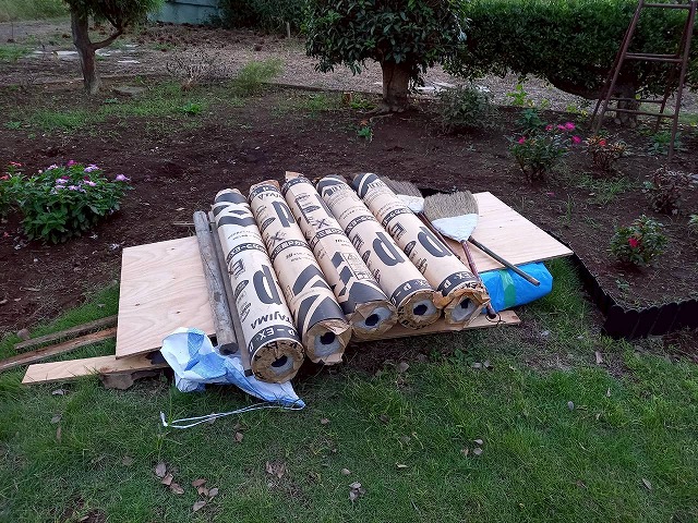 屋根葺き替え工事で使用する改質アスファルトルーフィング「PカラーEX+(プラス)」