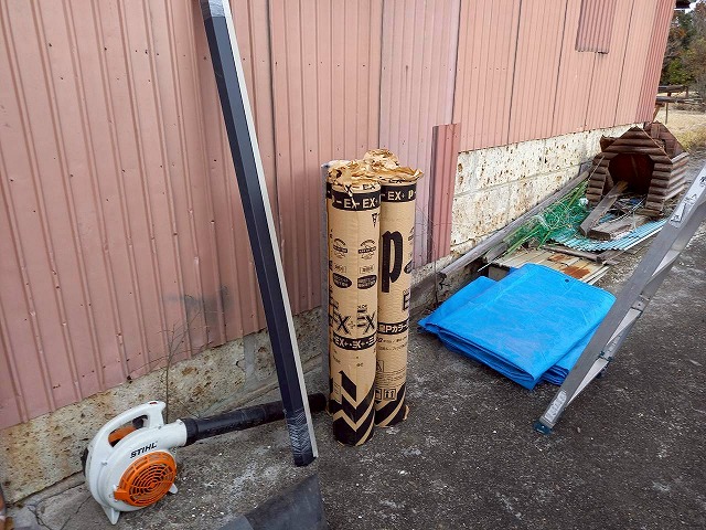 瓦屋根葺き替え工事で使用する改質アスファルトルーフィング「PカラーEX＋」