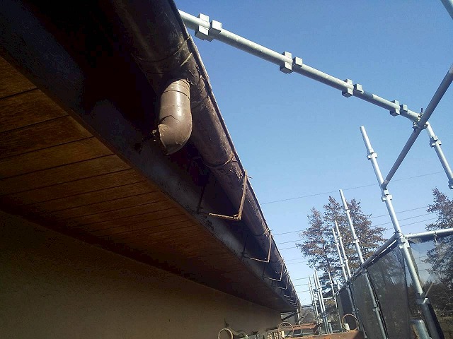 雨樋交換工事の既存雨樋撤去前状況
