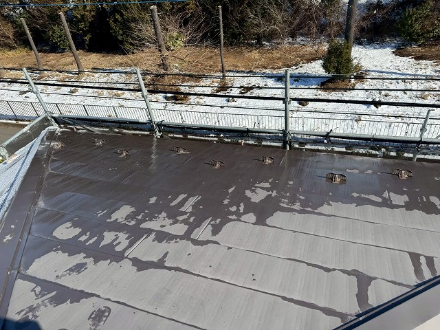 金属屋根塗装工事の塗装工程前に行った高圧洗浄