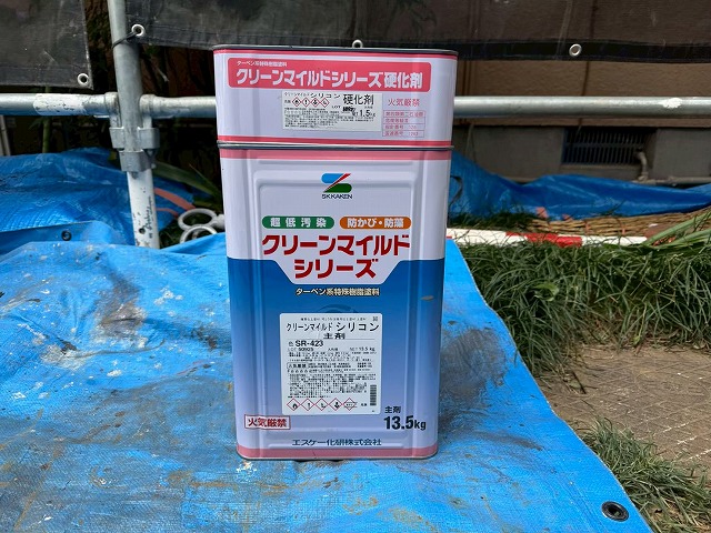 住宅の鉄部塗装で使用するアクリルシリコン樹脂塗料「クリーンマイルドシリコン」