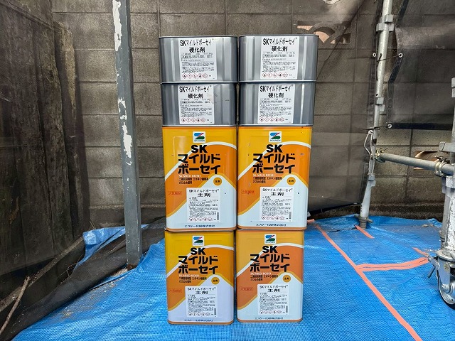 アパート折板屋根塗装工事の下塗りで使用するサビ止め塗料「マイルドボーセイ」
